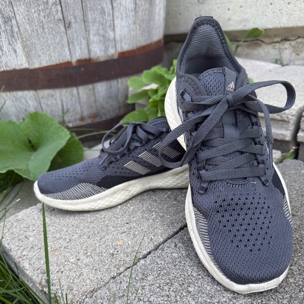ADIDAS RUNNING TENNIS SHOES SIZE 6.5 - grey and black